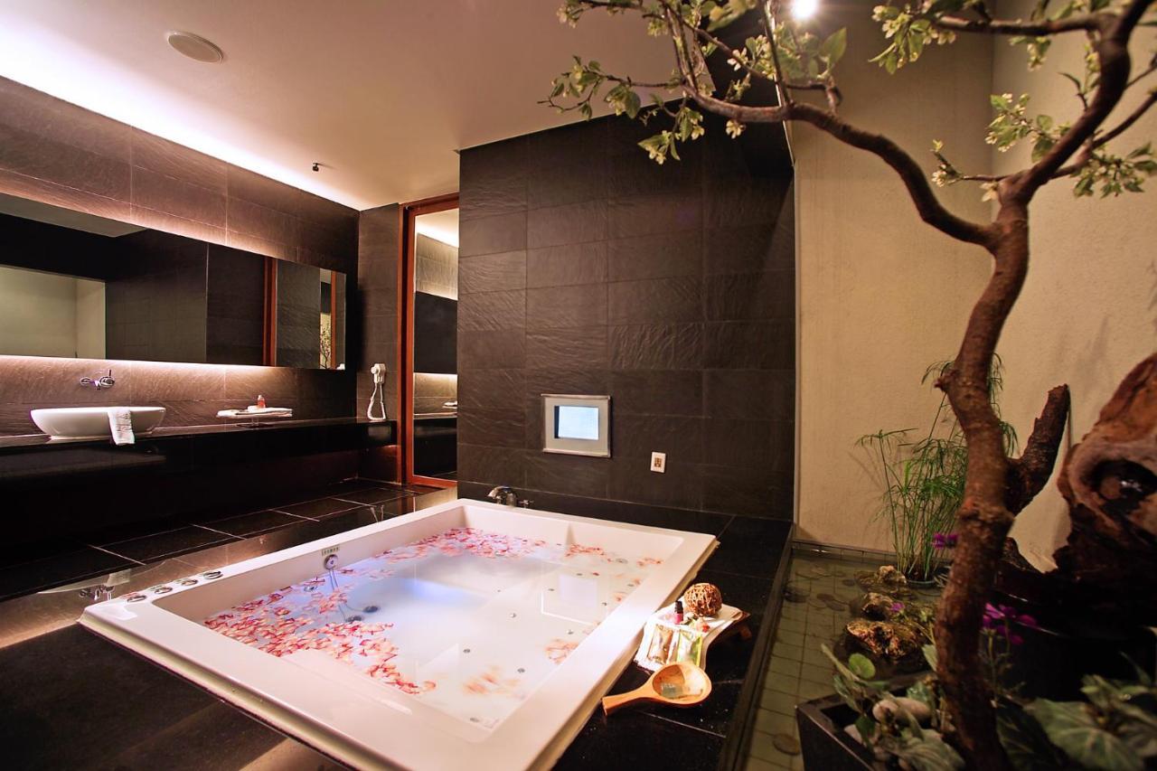 Spring Spa Motel Dali ภายนอก รูปภาพ